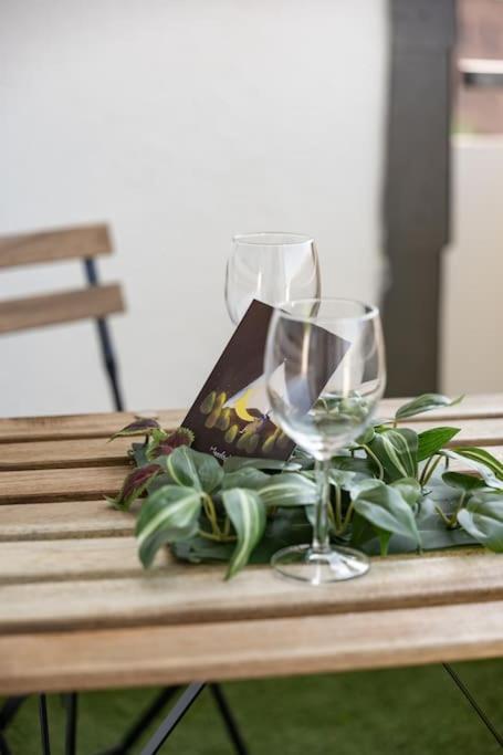 Nature Inspiration Apartment With Balcony & Grill Bbq In Duisburg Mitte Central Station 10 Mins & Big Tv With Photo Lights Εξωτερικό φωτογραφία