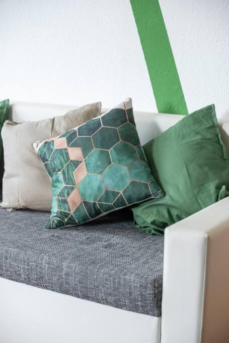 Nature Inspiration Apartment With Balcony & Grill Bbq In Duisburg Mitte Central Station 10 Mins & Big Tv With Photo Lights Εξωτερικό φωτογραφία