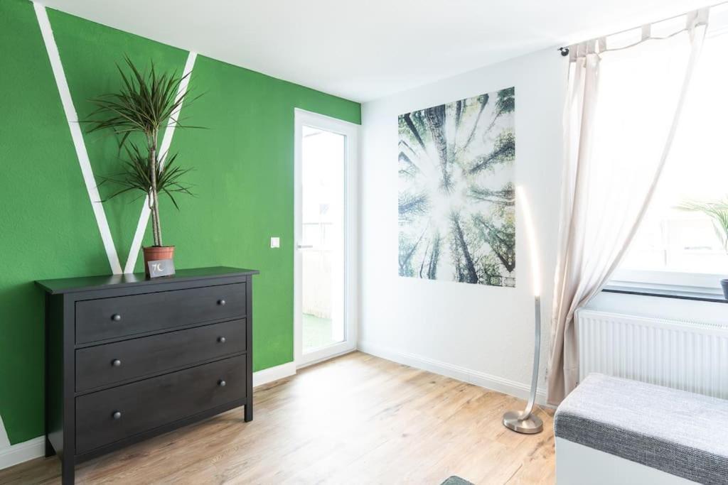 Nature Inspiration Apartment With Balcony & Grill Bbq In Duisburg Mitte Central Station 10 Mins & Big Tv With Photo Lights Εξωτερικό φωτογραφία